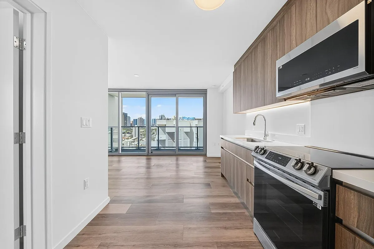 Unit Photo - 1500 Rycroft St #1410