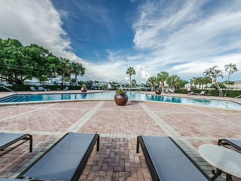 251 Pompano Dr SE #D — Photo 43