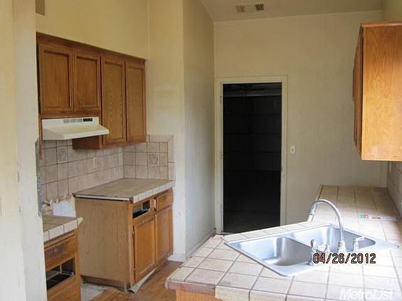 3rd image of 605 Bronze Ln