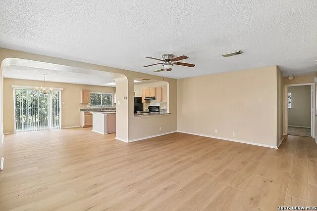 3 bed, 2.0 bath, 1551 sqft, $1,750 — Photo 3