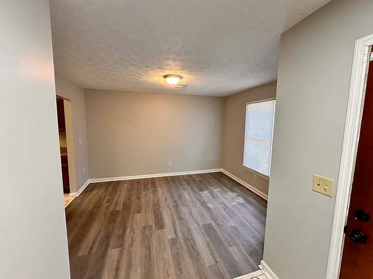 747 Greenhedge Dr — Photo 7