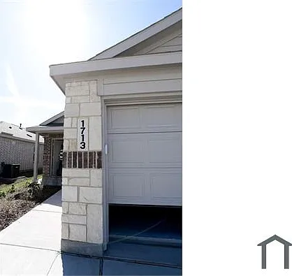 1713 Crossbill St — Photo 3