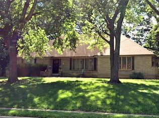 2422 S Lees Summit Rd, Independence, MO 64055