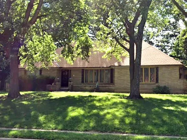 2422 S Lees Summit Rd, Independence, MO 64055