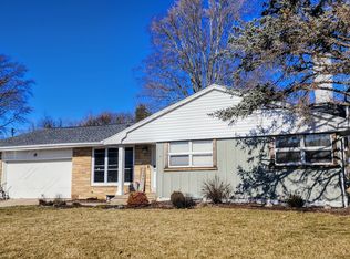 106 W State St, Mahomet, IL 61853