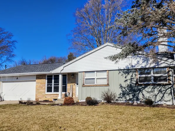 106 W State St, Mahomet, IL 61853