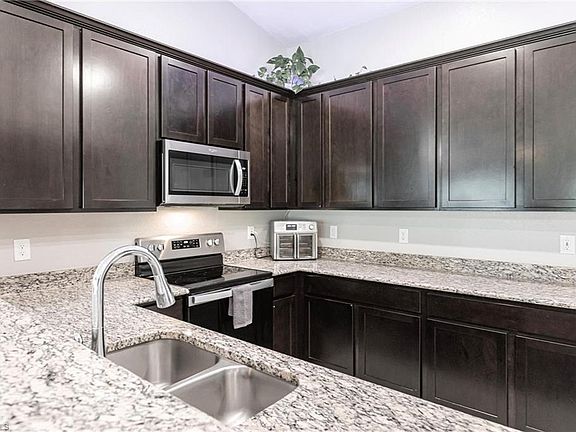 3rd image of 1709 NE 38th TER