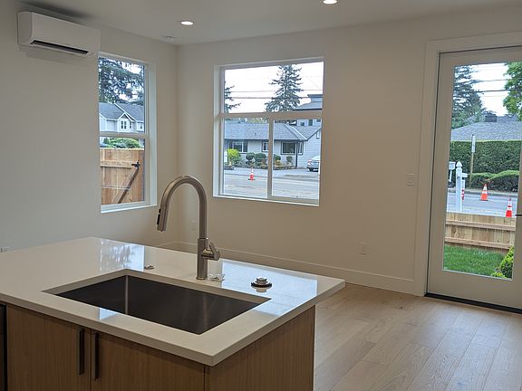 4th image of 5041 SE King Rd #A