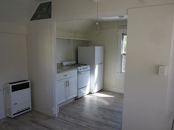 2nd image of 1524 Bath St #4