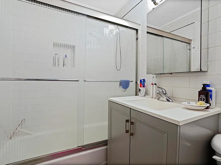 132 De Graw St #1 — Photo 12