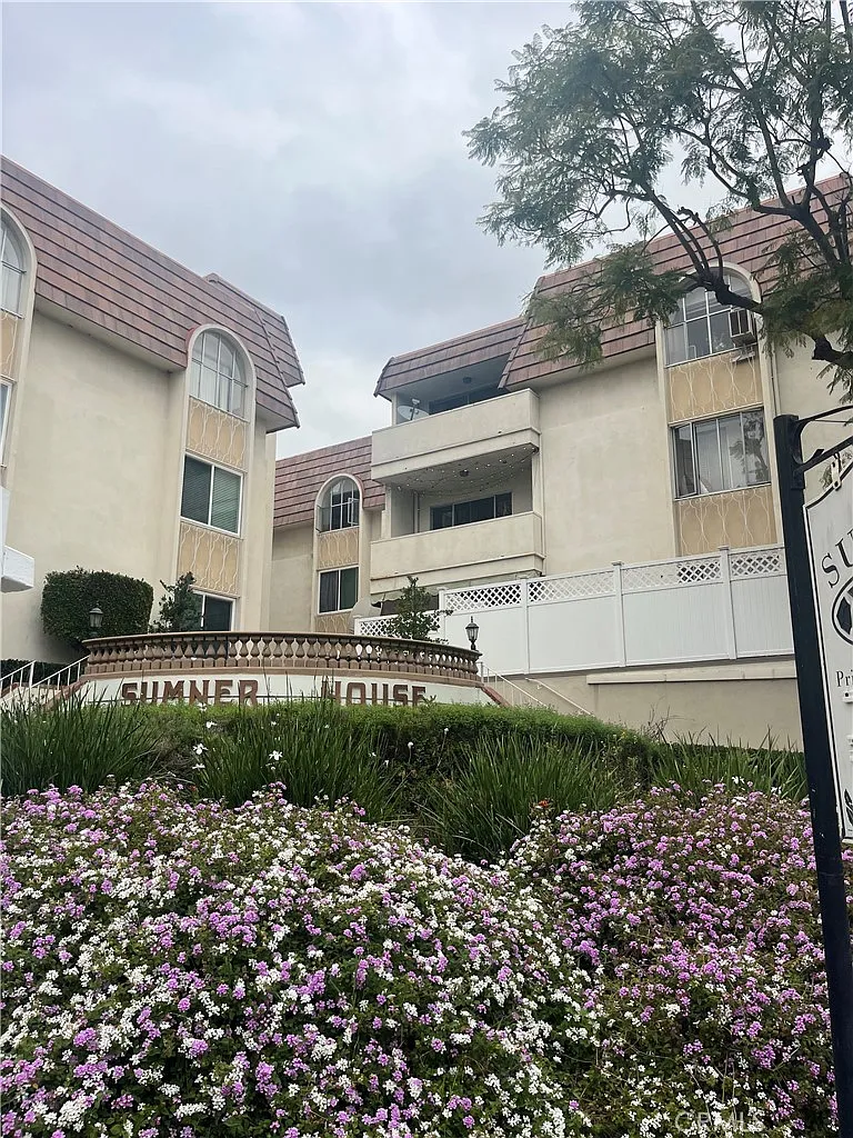 2 bed, 997 sqft, $2,700 — Photo 2