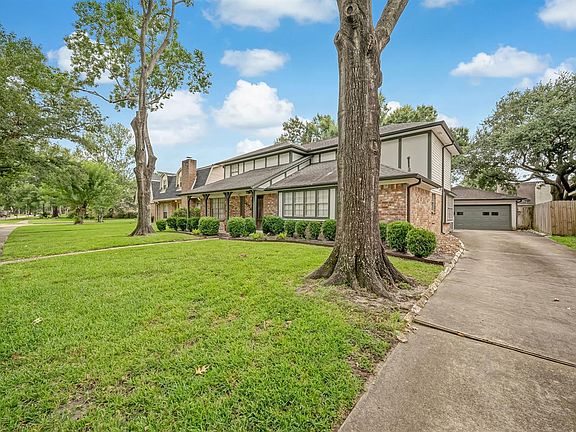 2nd image of 16326 Heatherdale Dr