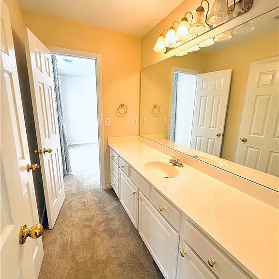 811 Valley Dr — Photo 17