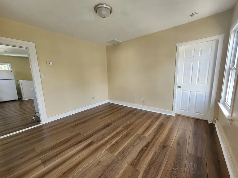 220 Pine St #2 — Photo 5