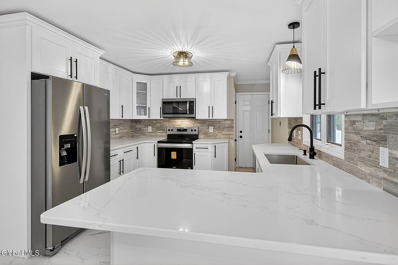 5th image of 271 Vly Road