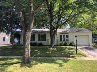 219 Forest Pl, Buffalo Grove, IL 60089