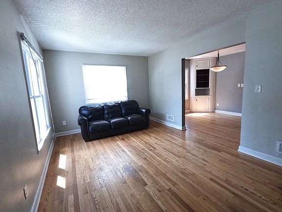 2nd image of 1233 7th Ave SE