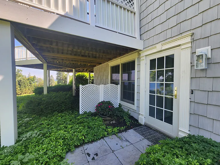 2139 Terrace Ln S — Photo 3
