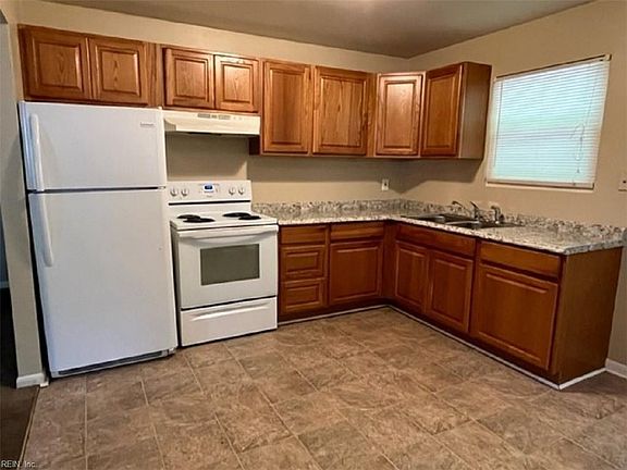 3rd image of 6335 Wellington St #B2