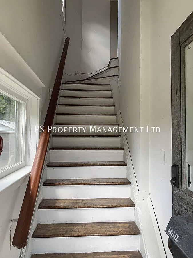 Private - 5 Bed | 1.5 Bath - $650 - All Inclusive — Photo 3