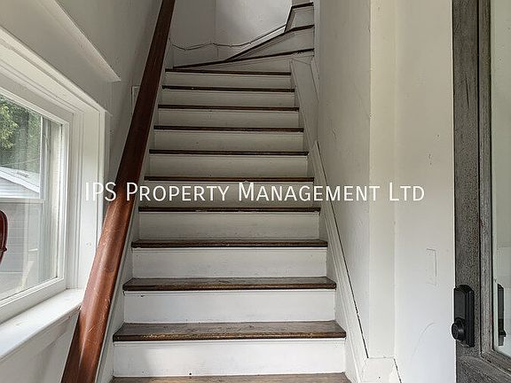 3rd image of 114 Bridge St E