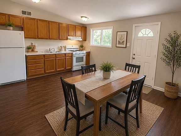2nd image of 2740 Holiday Hill Dr