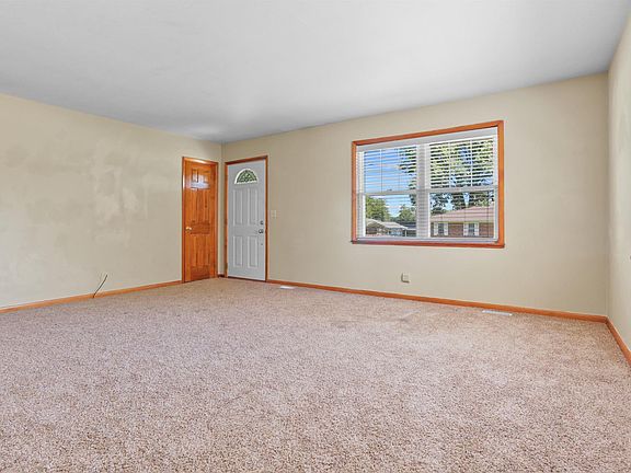 5th image of 318 W Jefferson Ave