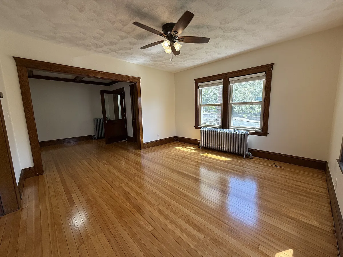 Living Room - 585 High St #1