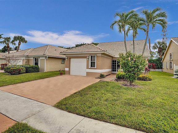 3rd image of 12998 Hampton Lakes Cir