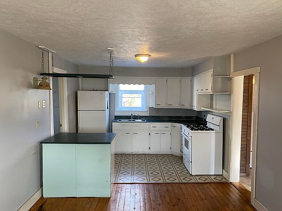 5th image of 146 Evans Ave