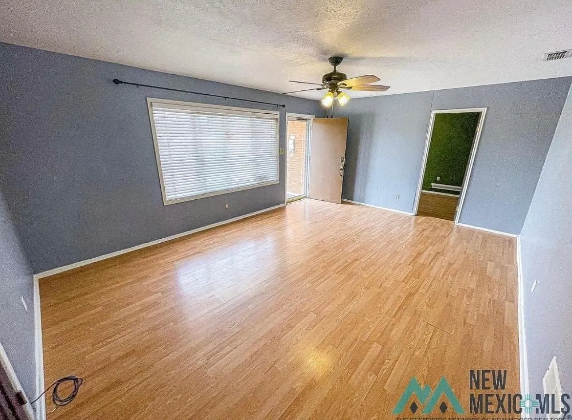 4 bed, 1625 sqft, $2,400 — Photo 3