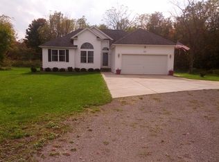 9096 Townline Rd, Middleport, NY 14105