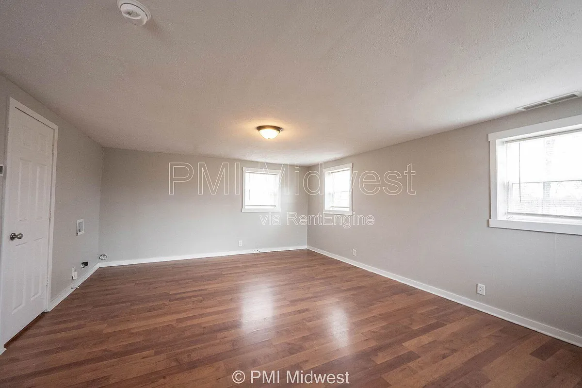 Building Photo - 3125 Clover Dr #B