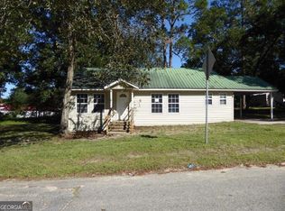 109 E Clifton Ave, Lyons, GA 30436