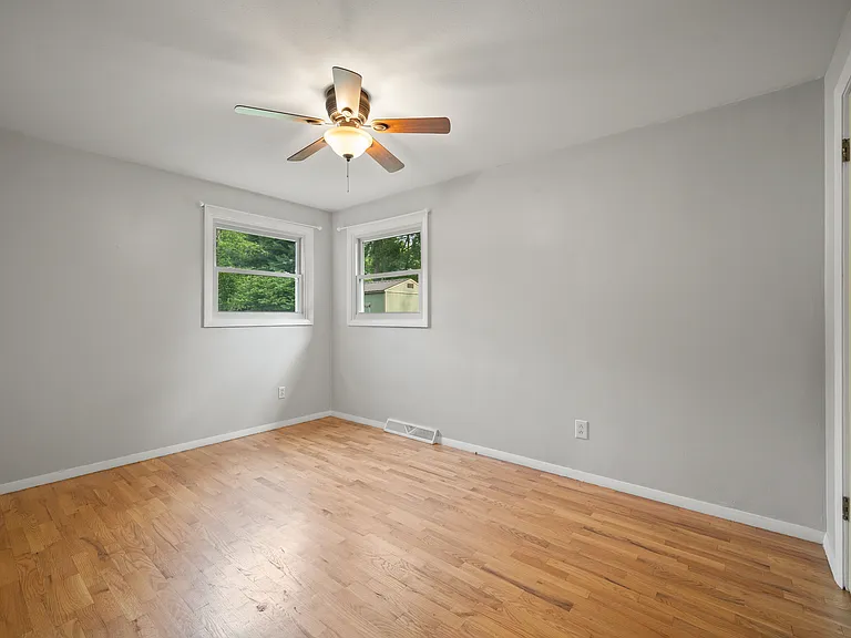 1597 Edward Dr — Photo 11