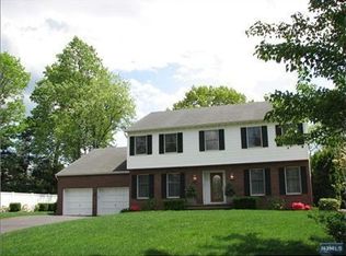 10 Stonewall Ct, Mahwah, NJ 07430