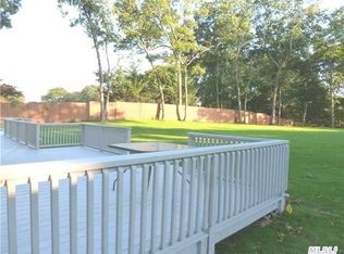 4 Ardra Ct, Smithtown, NY 11787