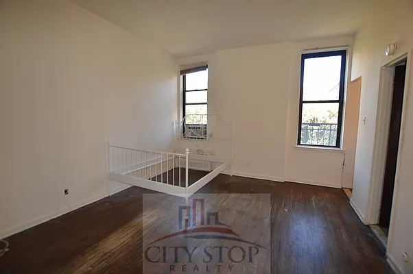 Rented by City Stop Realty | media 36