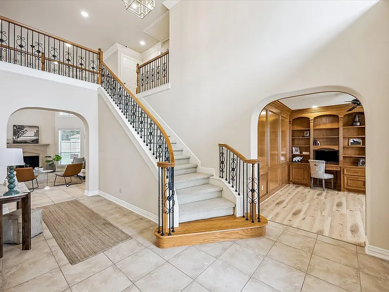 2210 Bywater Dr — Photo 5