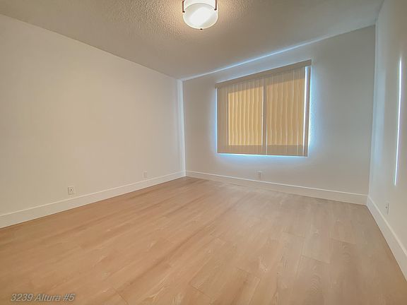4th image of 3239 Altura Ave