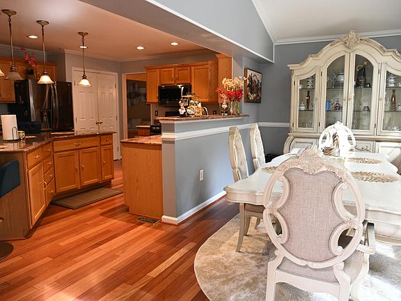 5th image of 6911 Sourwood Ln