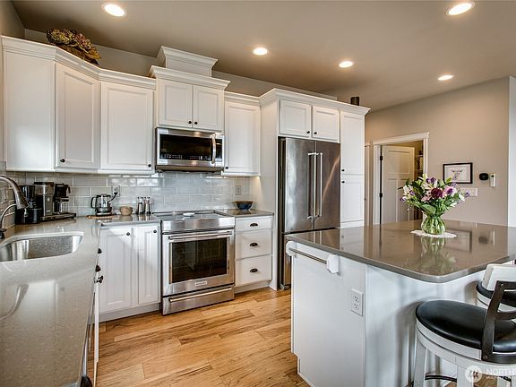 5th image of 822 Blackwood Court