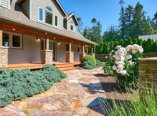 404 High Bluff Dr, Point Roberts, WA 98281