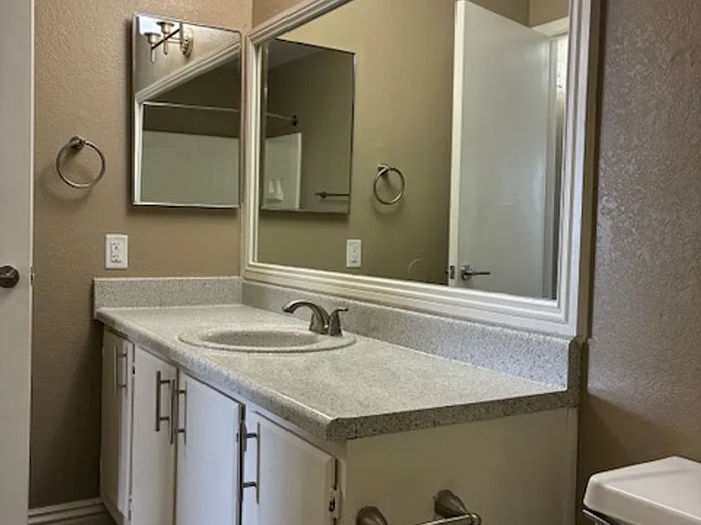 Mandalay Bay Apartments — Photo 77