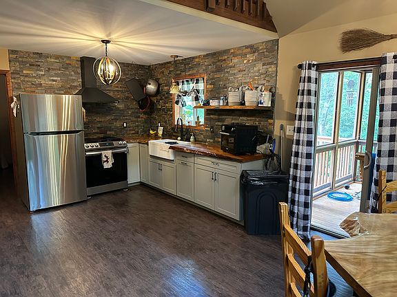 3rd image of 30 Woodland Dr
