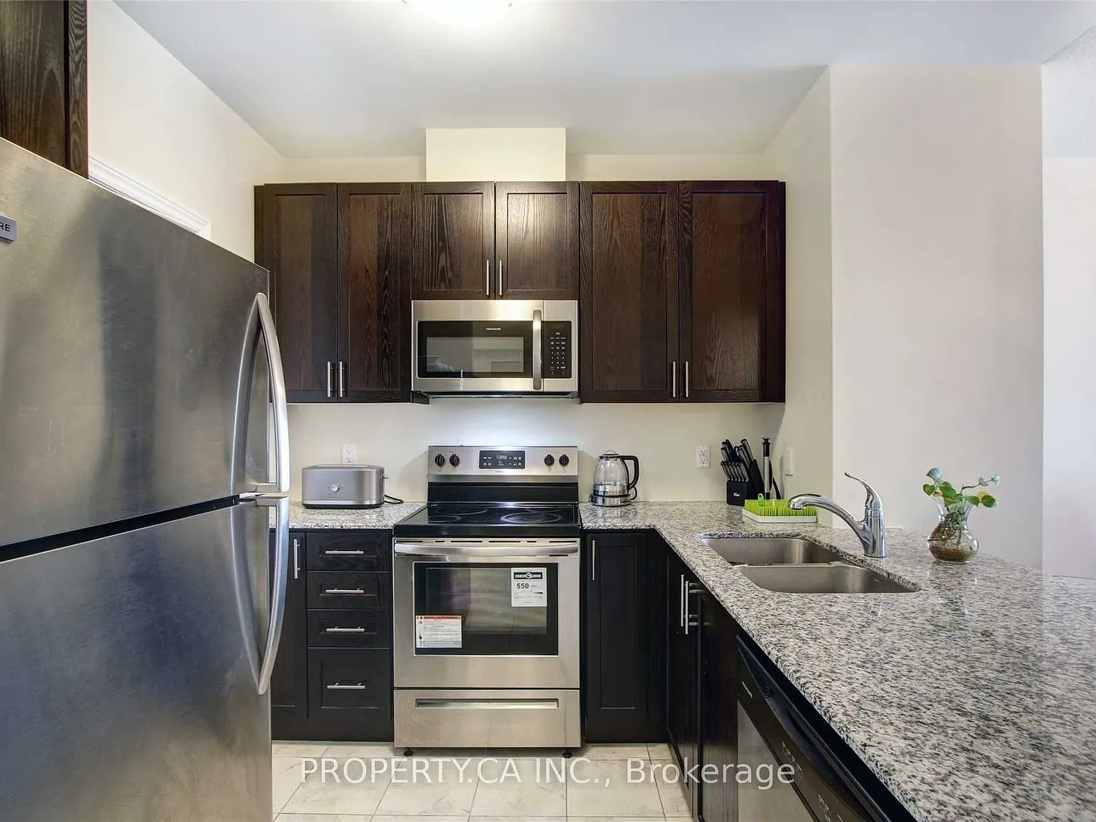 Gem2 Condos — Photo 3