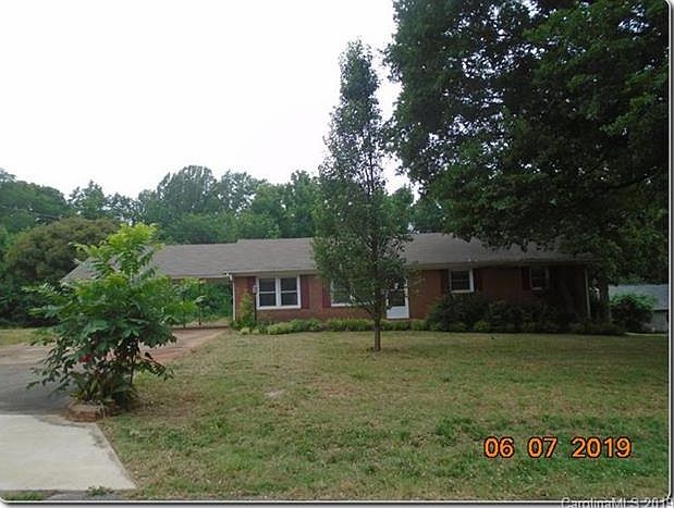 1st image of 131 S Point Dr