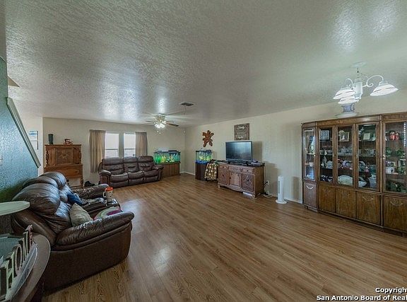 5th image of 745 Crosspoint Dr