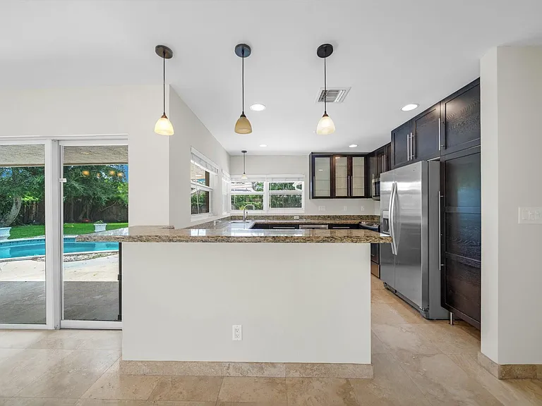 4021 Bayview Dr — Photo 15