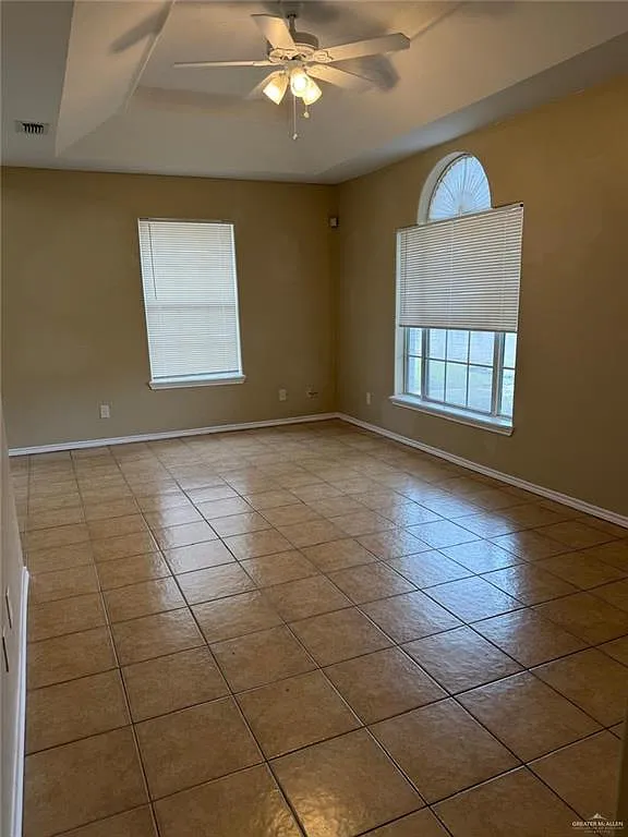2 bed, 2.0 bath, 3944 sqft, $800 — Photo 3